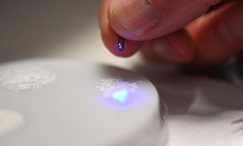 Tyndall achieves two world‑firsts in miniature photonics integration
