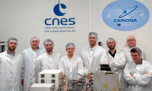 Special delivery: Exail team with the engineering model of its ultracompact, space-grade laser source going to CNES. Image: Exail / CNES.