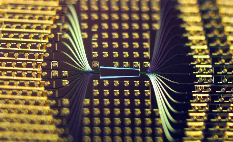 SuperNova is a multiwavelength, multi-port light source. Image: Ayar Labs.