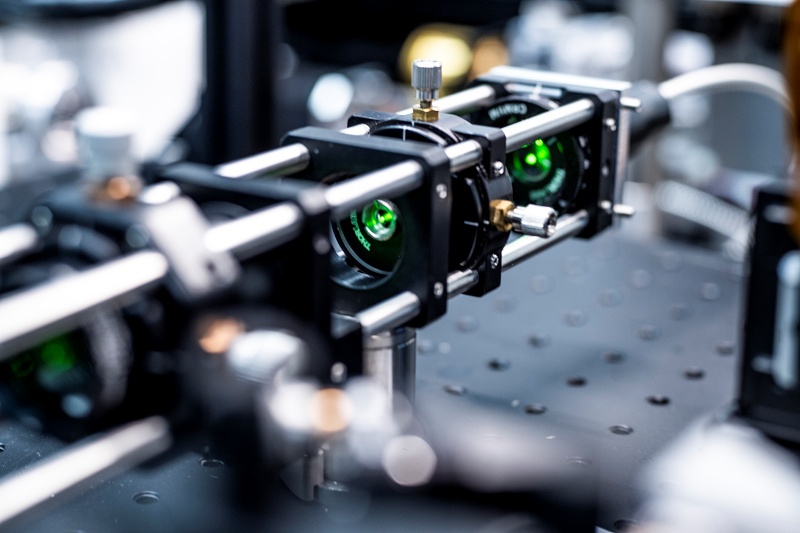 To make the microscope compatible with damage-free imaging of live cells, the Zeiss team said it 