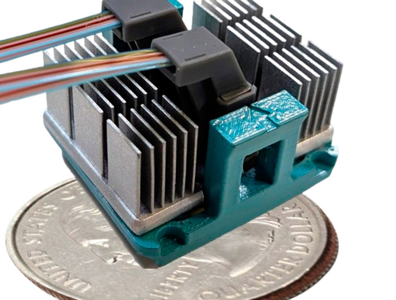 <cap 1>PicoJool emerged from stealth and announced the development of a fundamentally new class of pixel-level photonics that make optical connectivity as inexpensive, compact, and manufacturable as copper. Shown here, the PicoJool Terapod is a VCSEL-based parallel optical link compatible with CPO, NPO, and front panel pluggable form factors. It can be configured for 16, 32, or 64 lanes from 1.6T to 6.4T of data bandwidth. Image: Picojool.