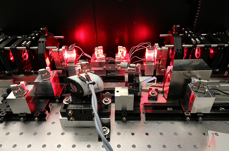 Lab demonstrator of a diode-pumped alexandrite laser for climate-relevant measuring in high-altitude atmosphere. &copy; Photo Fraunhofer ILT, Aachen, Germany.
