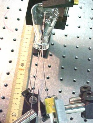 Scientists show that a bare metal wire can guide terahertz pulses