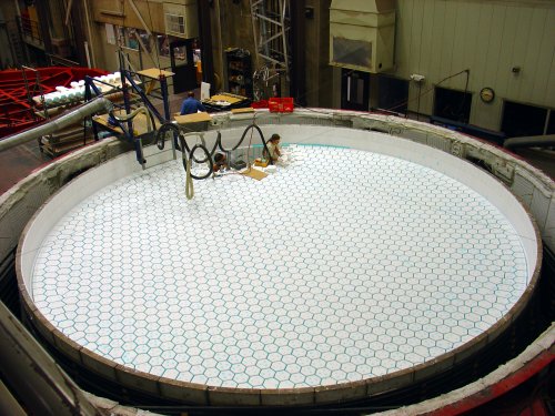 Scientists prepare to cast the 8.4 m diameter mirror