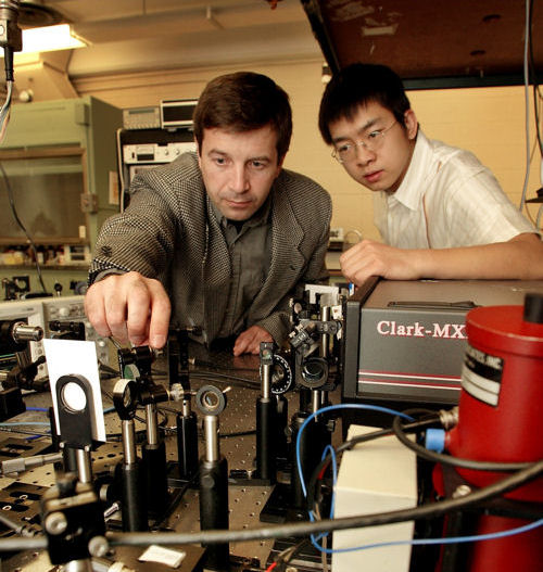 The team Bacterial spores detected in real-time by coherant anti-stokes raman scattering