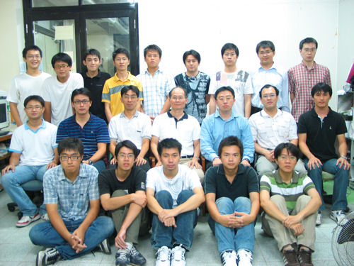 Ming-Kwei Lee and a team of researchers from the National Sun Yat-Sen University in Taiwan, Republic of China has fabricated a Fresnel microlens onto the sapphire substrate of a blue LED.The researchers say that adding a Fresnel microlens enhances the optical power of the LED by around 1.68 times at an injection current of 20mA.