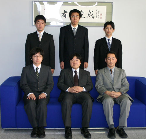 photonic crystal surface-emitting laser (PC-SEL) that emits in the blue-violet wavelength range. Kyoto University Susuma Noda