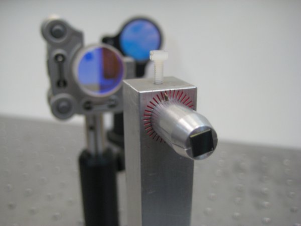 Picosecond source of yellow light Yellow picosecond pulses