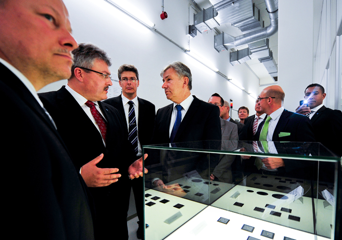 Jen-Men: Jenoptik's managing director Dr. Juergen Sebastian and Chairman Dr. Michael Mertin (left).