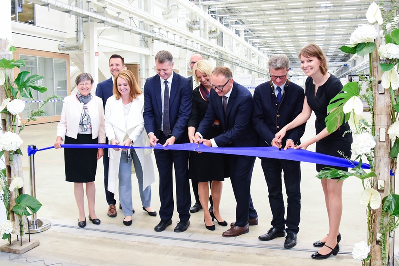 Ribbon-cutting at Lichtenfels campus