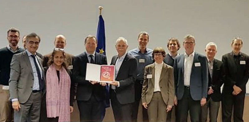 Prof. Mlynek, chair of Strategic Advisory Board, presents the SRA document. Prof. Mlynek, chair of Strategic Advisory Board, presents the SRA document.