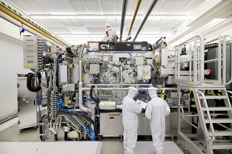 EUV system assembly