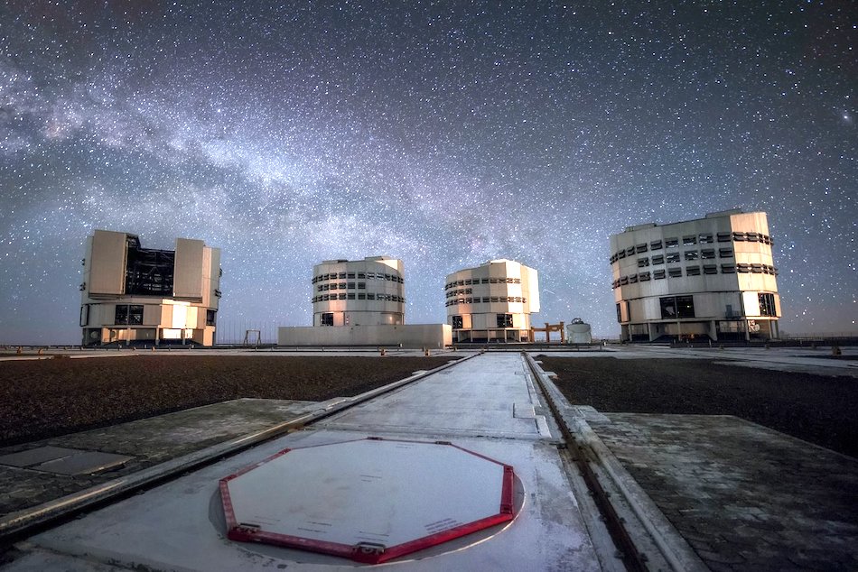 Planetary questions: the Very Large Telescope