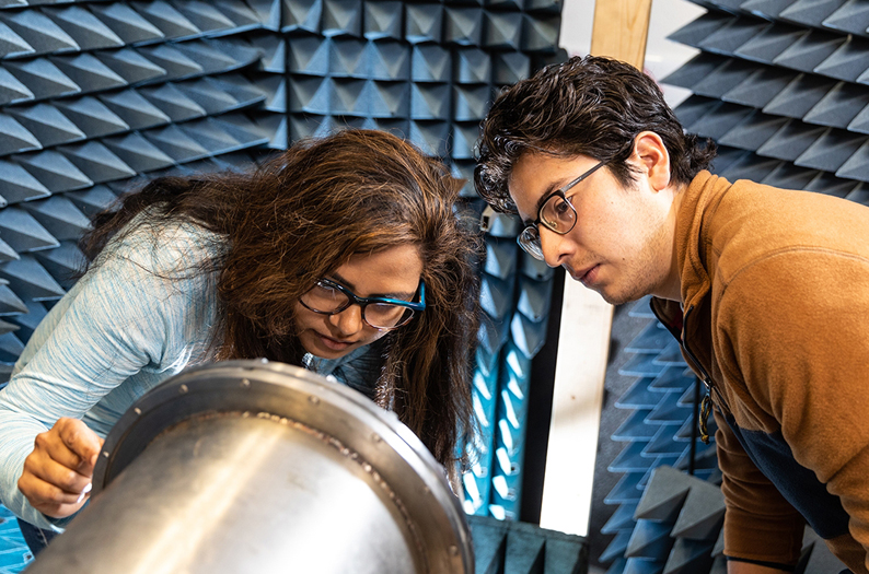 Khandakar Nusrat Islam (l.), and MSc. graduate, Braulio Martinez (r.) at work.