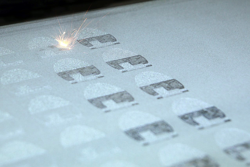 An evenly-distributed powder bed is essential for a stable processing.