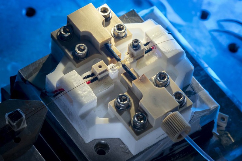 Possible uses are in the characterization of proteins, DNA origami, or viruses.