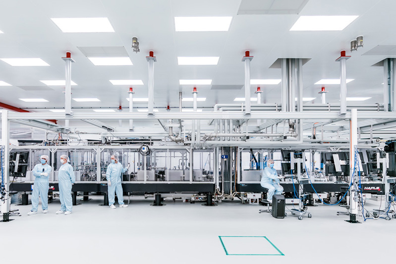 The L3-HAPLS laser and researchers, located in in Dolní Břežany, Czech Republic.