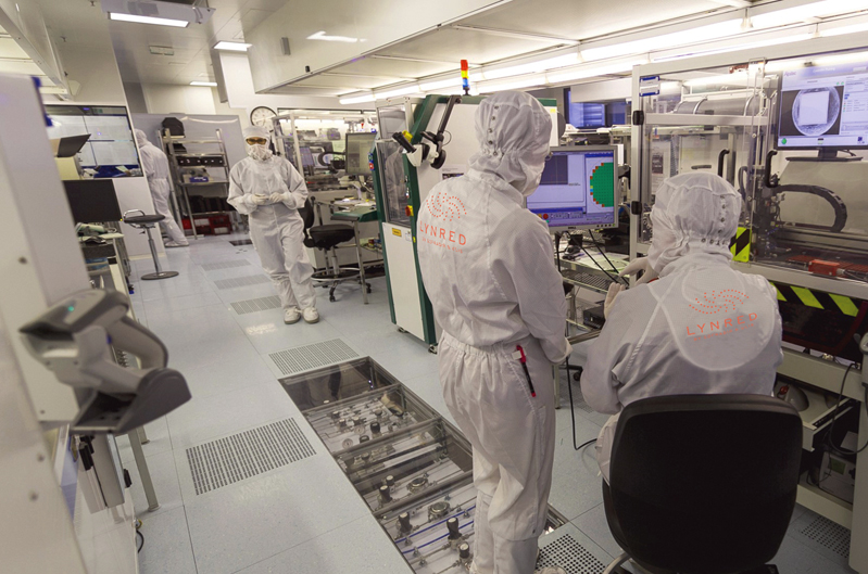 Investment will support development of small-pixel-pitch infrared detectors.