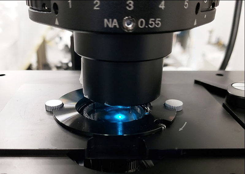 Coating converts conventional microscope into super-resolution scope.