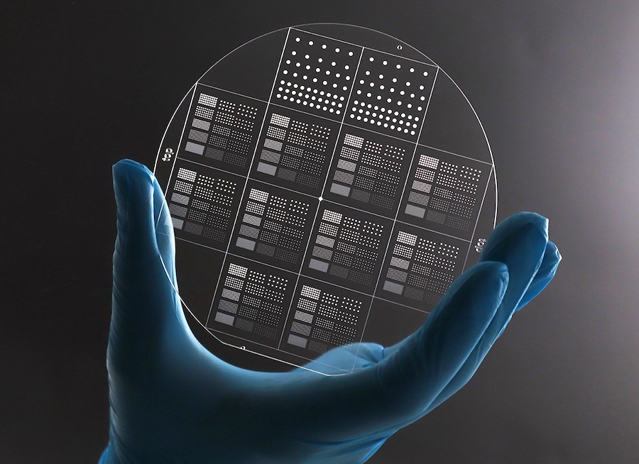 Cell separation in micron-scale wells