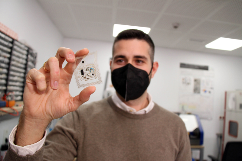 UGR researcher Pablo Escobedo Araque with the sensor.