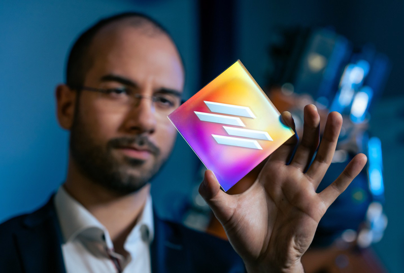 Lotus effects and other structures can be transferred onto technical surfaces.