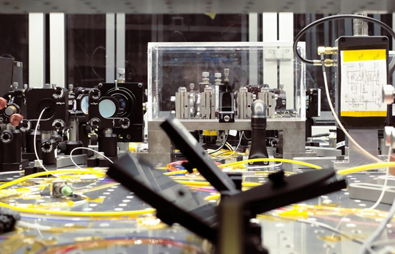 Optical system: the foundation for the photonic quantum computer. 