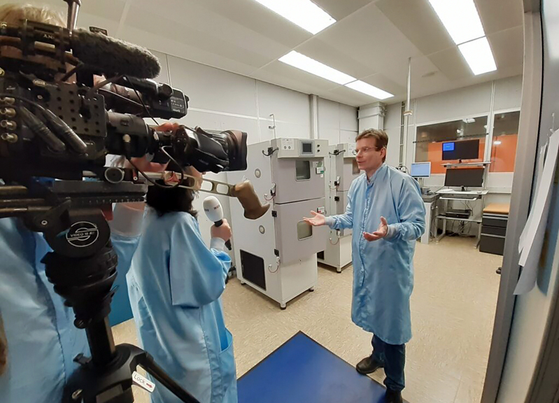 Dutch TV interviews Smart’s CEO Johan Feenstra on the European Chips Act.