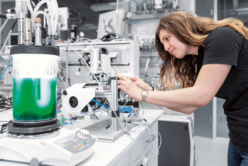 Using AI, the nature of particles in can be calculated from the quantum sensor’s data. 