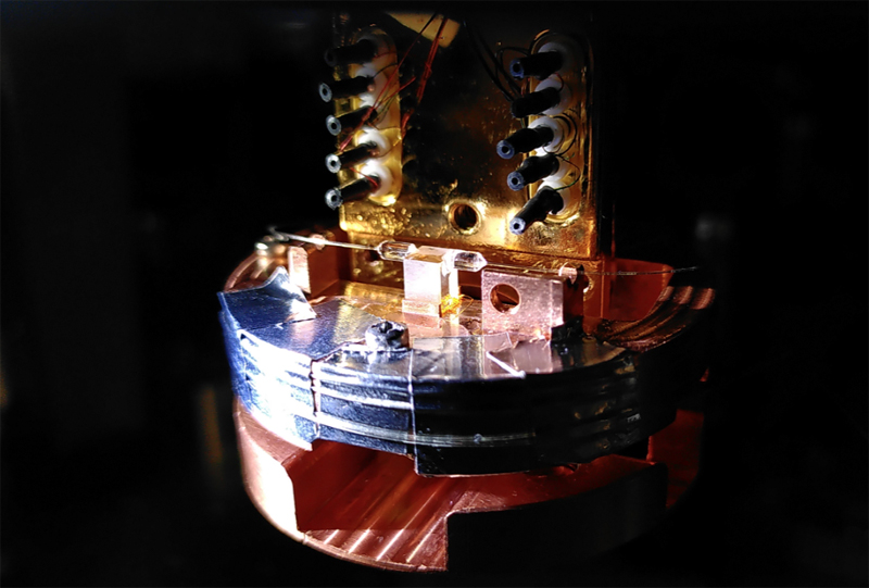 The ICFO quantum memory attached to the optical fiber.