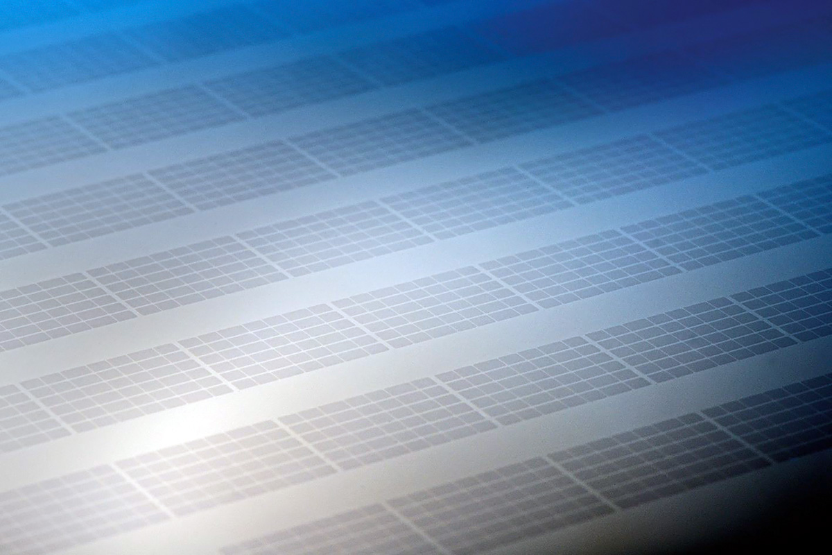 Detailed view of the silicon arrays selectively laser-crystallized by ILT.