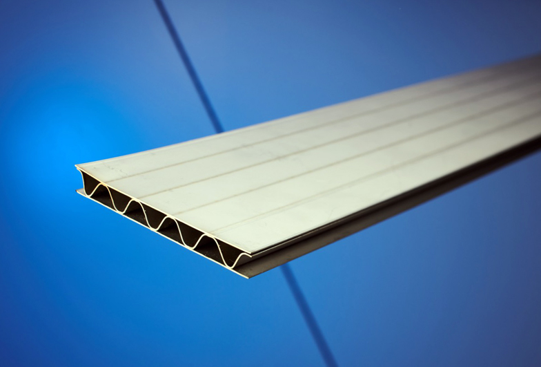 Sandwich plates are used in lightweight construction instead of solid steel plates.