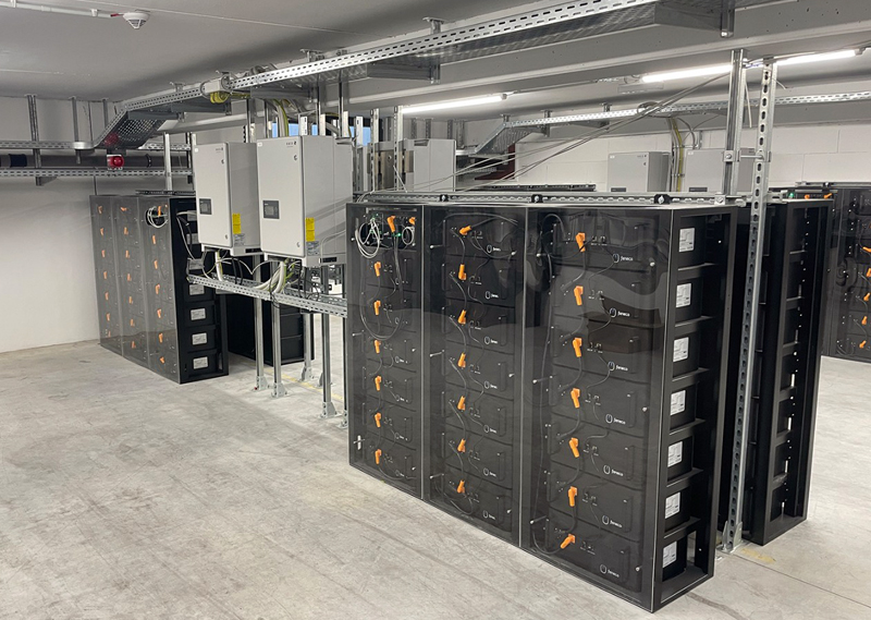 Modular battery storage units in the Haid project are charged using photovoltaics. Modular battery storage units in the Haid project are charged using photovoltaics.