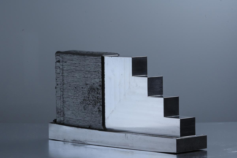 Sample component produced by deposition welding with a mass of 18 kg applied.