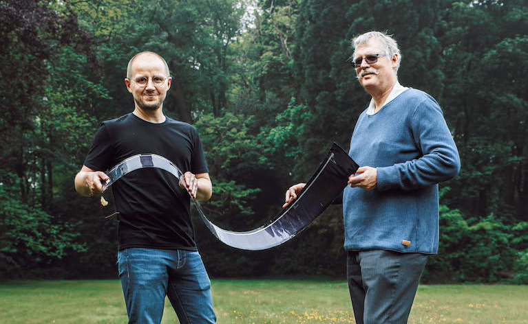 Bend it: Bart Vermang (UHasselt/imec) and Marc Meuris (CTO Enfoil).