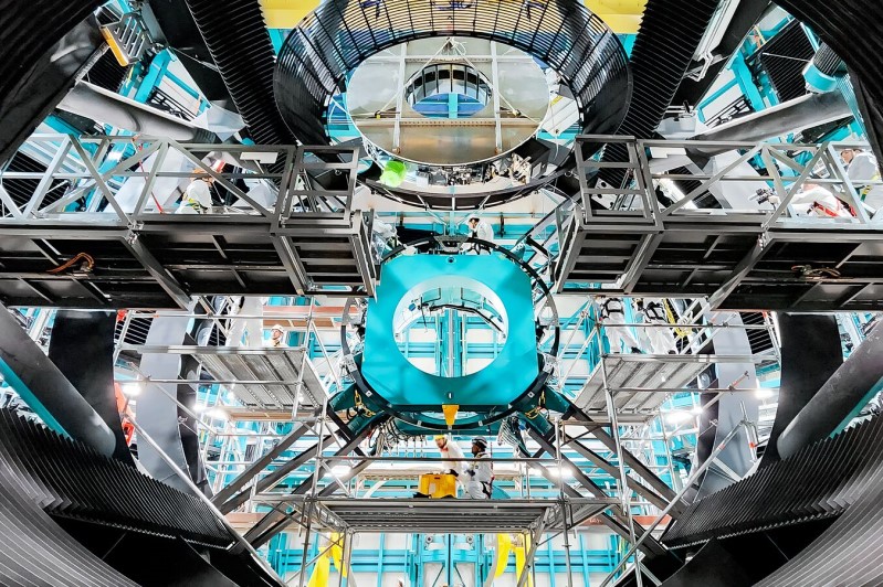  The 3.5 m secondary mirror was installed onto the Simonyi Survey Telescope.