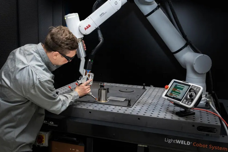 IPG Photonics' 'LightWeld' IPG Photonics' 'LightWeld'