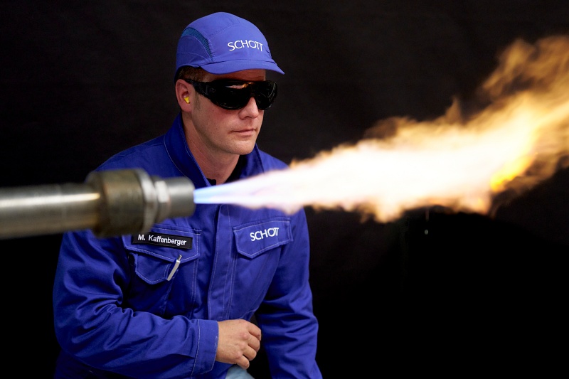 Hydrogen gas for optical glass production