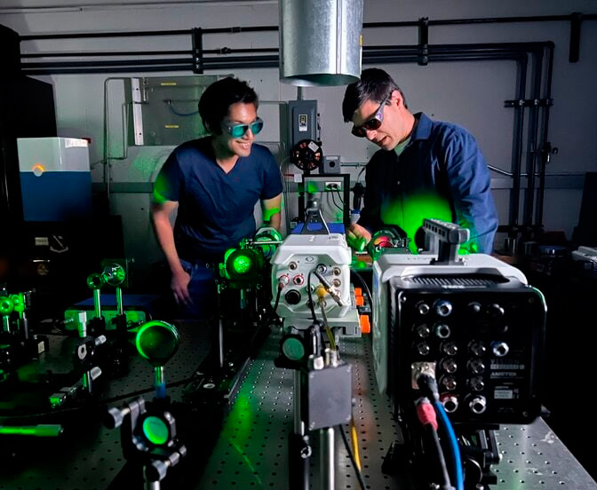 Inspecting a tomographic interferometry optical system. Click for info. Inspecting a tomographic interferometry optical system. Click for info.