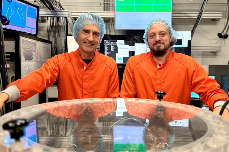 Jens Biegert and Fernando Ardana-Lamas in ICFO’s Attoscience lab.