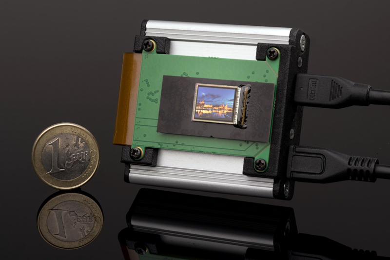 0.62-in SXGA High-Voltage CMOS Backplane with OLED.