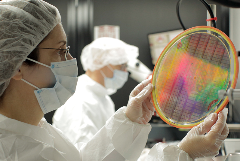 A flexible, wafers-in-wafers-out microLED platform for AI applications.