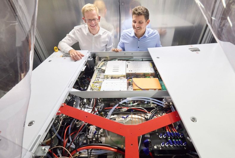 Trumpf’s first industrial 1 kW UKP laser. Trumpf’s first industrial 1 kW UKP laser.