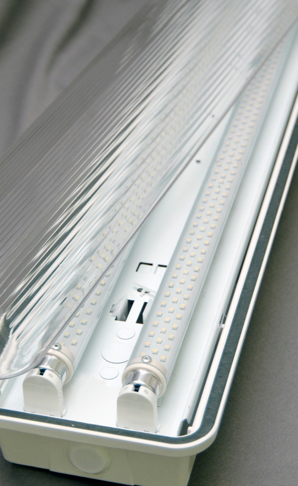 Linear fluorescent replacement