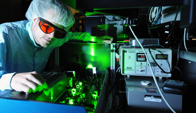 Flashy: A mode-locked laser at the Max-Planck-Institute of Quantum Optics, Munich.