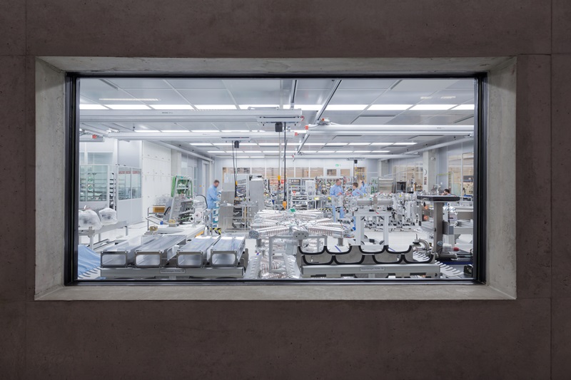 Window on innovation: laser assembly at Trumpf Window on innovation: laser assembly at Trumpf