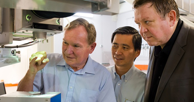 New dawn: Professors Sir David Payne, Tjin Swee Chuan and Nikolay Zheludev.