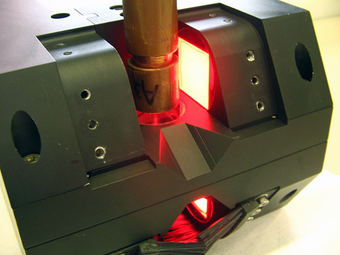 The SmartDress optical system with one-sided welding electrode tip. 