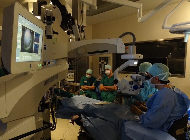 Combination kit used in live surgery Combination kit used in live surgery