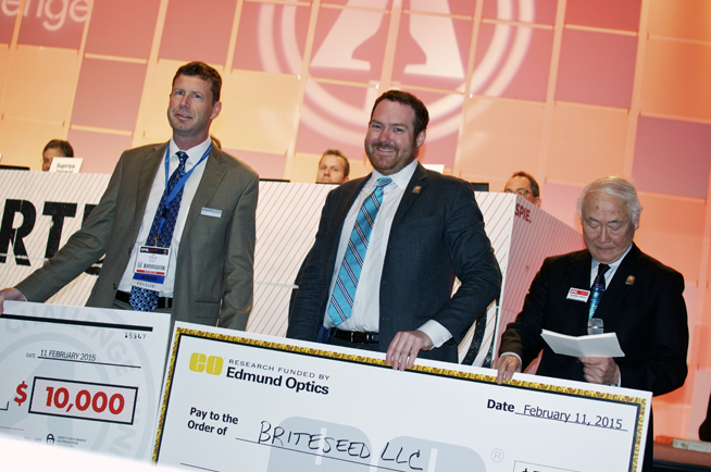 2015 victor Jonathan Gunn, Jay Kummler, Jenoptik (L), and Toyomiko Yatagai, SPIE (R).